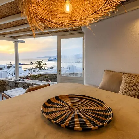 Dom wakacyjny Supreme House With Views & Pool & Parking